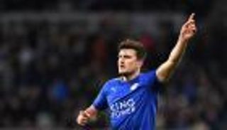 مدافعا زغرب وفرايبورج يقربان ماجواير من مانشستر يونايتد