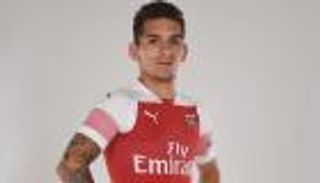 نجم برشلونة أقنع توريرا بالانتقال إلى أرسنال