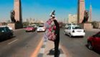 "ملك" تمارس "باليه الفراشة" في محطات المترو المصرية