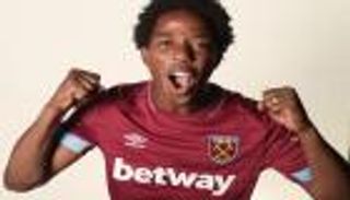 وست هام يعلن تعاقده مع كارلوس سانشيز