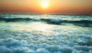 أرصاد الإمارات: ارتفاع الموج في الخليج العربي وتدني الرؤية