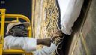 السعودية تستخدم تقنية جديدة لتطريز كسوة الكعبة 
