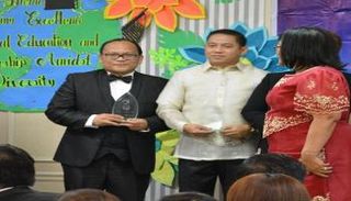 البروفيسور الدكتور روميل سيرجيو يحصد جائزة "أفضل معلم دولي"