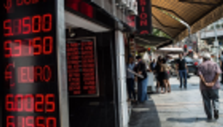 كارثة الليرة التركية تتصاعد.. و"المركزي" عاجز عن التدخل