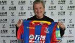 روي هودجسون يمدد عقده في قيادة كريستال بالاس