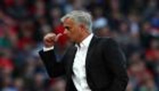 مورينيو يفتح النار مجددا على إدارة يونايتد رغم الفوز على ليستر