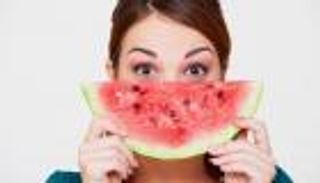 حافظي على جمال بشرتك وشعرك بـ"البطيخ"