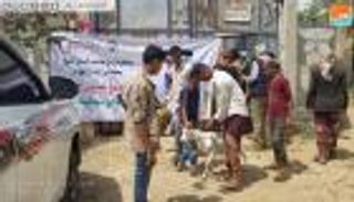 الهلال الأحمر الإماراتي يوزع أضاحي العيد على أسر الشهداء بتعز اليمنية