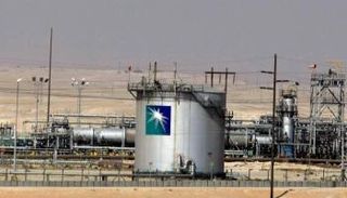 السعودية تخفض إنتاجها بـ200 ألف برميل يوميا