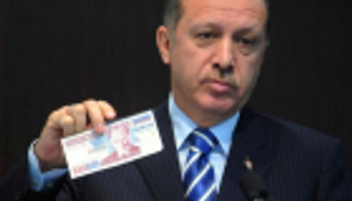 انهيار الليرة التركية.. قصة رجل ضرب بأبجديات الاقتصاد عرض الحائط