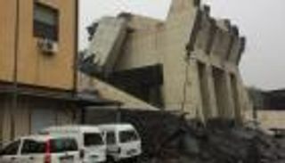 بالصور.. 22 قتيلا في انهيار جسر بمدينة جنوة الإيطالية