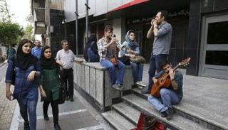 موسيقى الشارع في إيران - أرشيفية