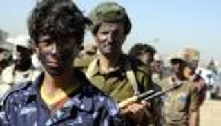 مليشيا الحوثي تحول منازل المدنيين لثكنات عسكرية في زبيد التاريخية