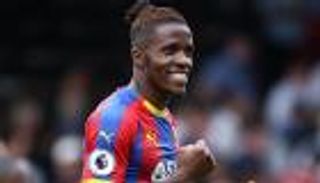 كريستال بالاس يحتفظ بزاها حتى 2023