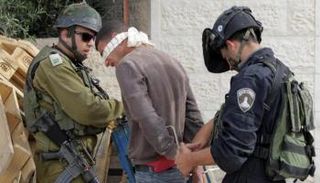 قوات الاحتلال تعتقل فلسطينيا - أرشيفية