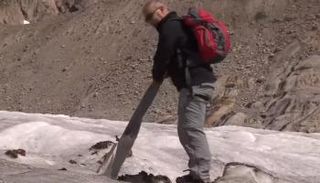 حطام الطائرة في جبال الألب