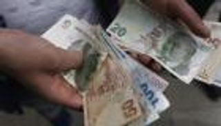 الليرة التركية تعاود الهبوط بعد تقارير عن عقوبات أمريكية جديدة