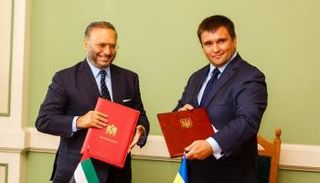 الدكتور أنور قرقاش ووزير الطاقة بأوكرانيا