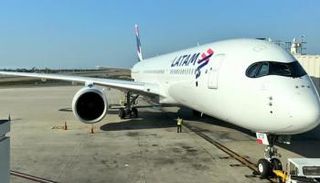 طائرة تابعة لشركة لاتام إيرلاينز