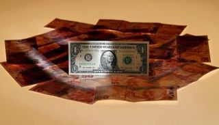 الليرة تتلقى صدمة جديدة 