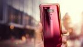 "إتش تي سي" تطرح هاتفها الجديد بلون "اللهب الأحمر"