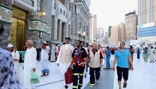 حجاج بيت الله الحرام يتوافدون إلى مشعر منى لقضاء يوم التروية