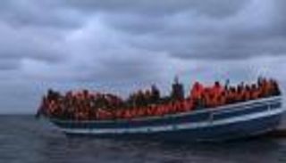 وزير داخلية إيطاليا يهدد بإعادة مهاجرين غير شرعيين إلى ليبيا