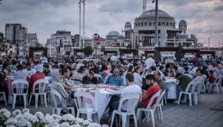 الأتراك باتوا مجبرين على إنفاق مزيد من الأموال على الغذاء والوقود