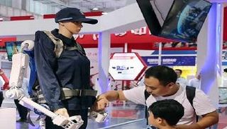 علماء صينيون يطورون سترة روبوتية تمنح مرتديها قوة خارقة