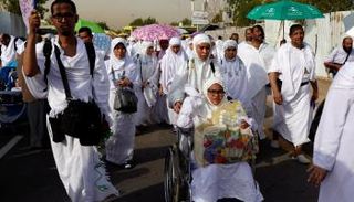 حجاج في طريقهم إلى عرفات