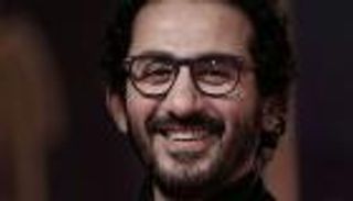 أحمد حلمي يهنئ جمهوره بالعيد بـ"رسالة من تحت الماء"