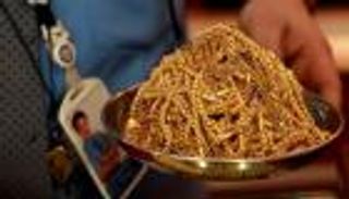 الذهب يتراجع عن أعلى مستوى في أسبوع 