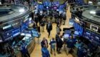 الأسهم الأمريكية تتراجع عند الافتتاح بعد مشاكل ترامب القانونية