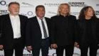 ألبوم فرقة "الصقور" الأمريكية يتصدر مبيعات العالم