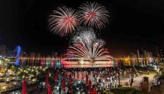 من عروض الألعاب النارية