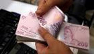 الليرة تهبط مع قول تركيا إن أمريكا تشن "حربا اقتصادية"