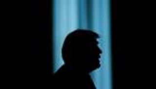 انهيار أسواق المال وانتشار الفقر.. توقعات ترامب للعالم في حال عزله