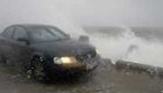 الإعصار سيمارون يمر عبر غرب اليابان ويتجه شمالا