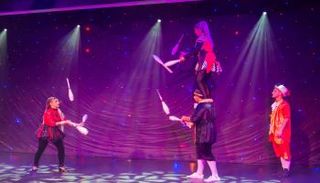 من العروض البهلوانية