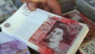 الإسترليني يهبط أمام اليورو ويرتفع مقابل الدولار