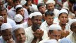 آلاف الروهينجا يتظاهرون بالمخيمات في ذكرى مرور عام على نزوحهم