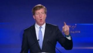 باتریك كنيدي عضو الكونجرس الأمريكي السابق خلال كلمته