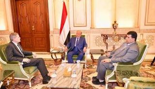 هادي خلال لقائه السفير الأمريكي لدى اليمن