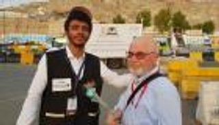 بالصور.. شباب مكة المكرمة يودعون الحجاج بالورود والمحبة