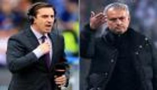 أسطورة يونايتد يطالب بالإبقاء على مورينيو 