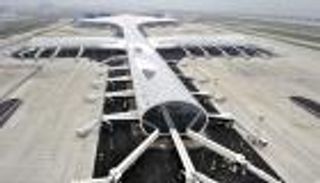 إغلاق مدرج بمطار شنتشن الصيني 3 ساعات بعد هبوط اضطراري لطائرة