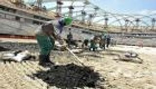 مصرع نيبالي باستاد قطري.. نزيف عمال المونديال يتواصل