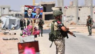 جندي روسي وآخر سوري بالقرب من إدلب