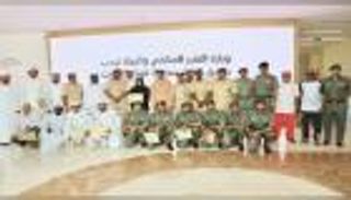 "التغير المناخي الإماراتية" تكرم فريق إنقاذ قرش تائه في خور دبي