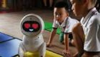 "كيكو".. روبوت جديد يعلم الأطفال بمدارس الصين